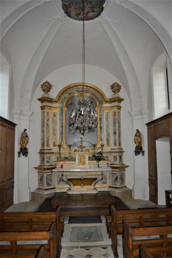 Lorsque Courtepée rencontre Abel, celui-ci est depuis peu un veuf inconsolable. Il fait édifier en 1775, dans l'église du village, une chapelle funéraire pour son épouse bien-aimée, Claude de Saint-Georges, victime à 32 ans de la tuberculose - © PCB