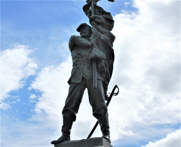 Le soldat de 1870 sur le monument de Paray - © PCB