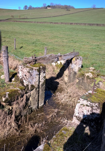 Exemple d'ouvrage (batardeau) d'un réseau d'irrigation - © A. Michel